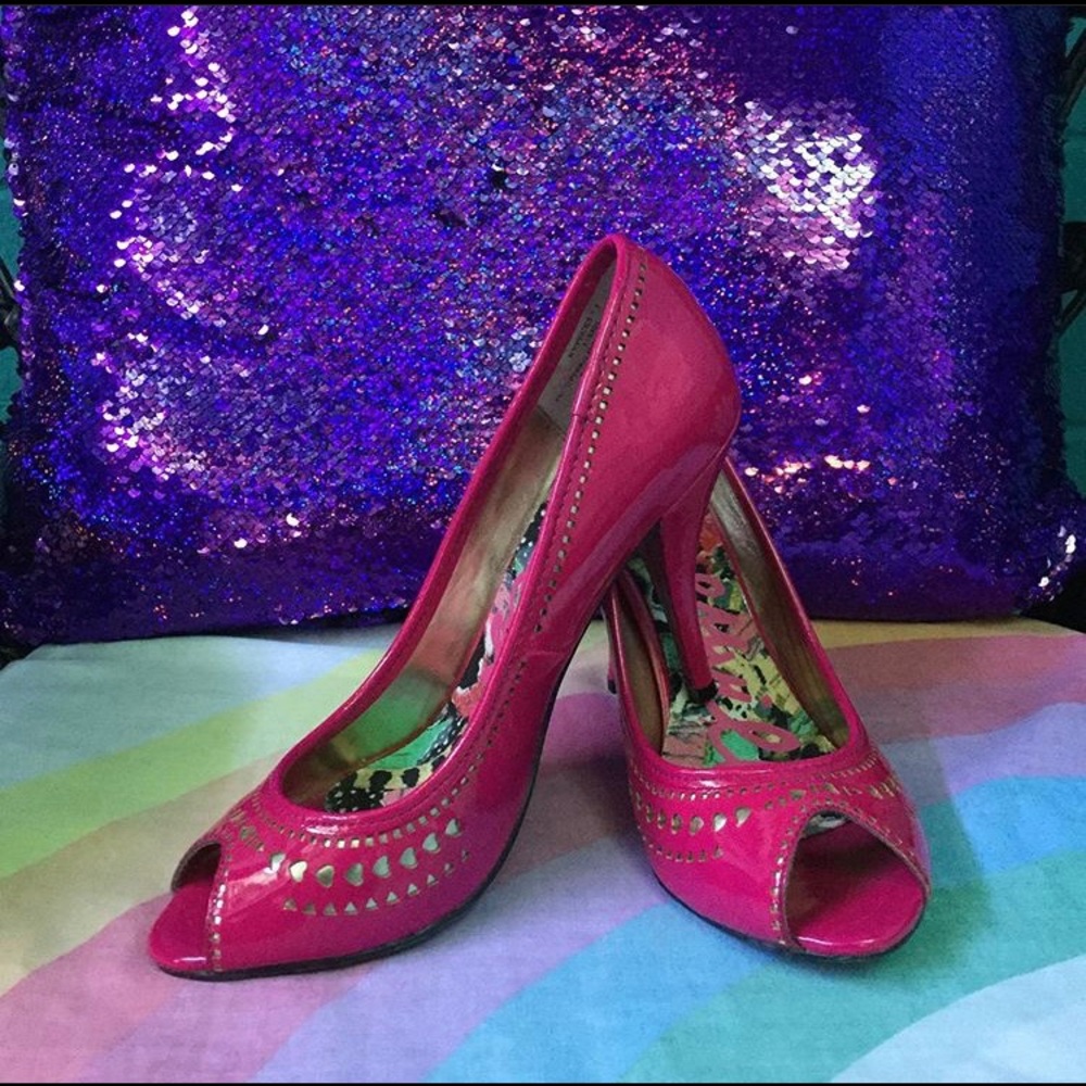 Pink pumps